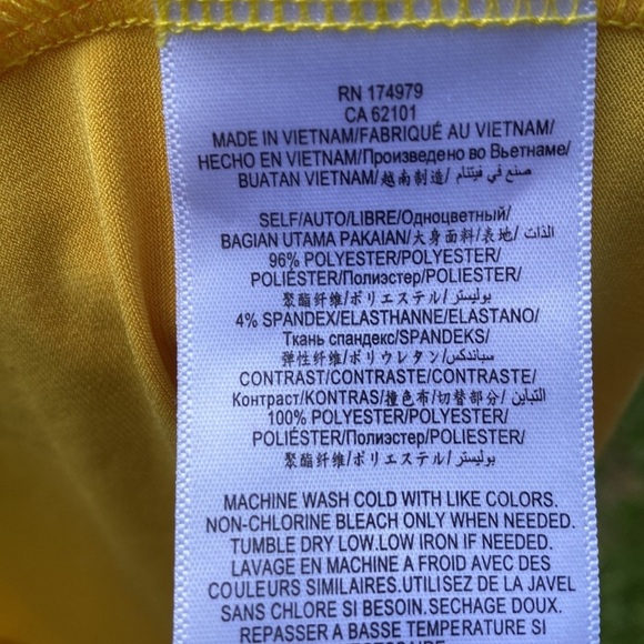 BCBG Yellow Halter Neck Rose Top Size S - Picture 9 of 9